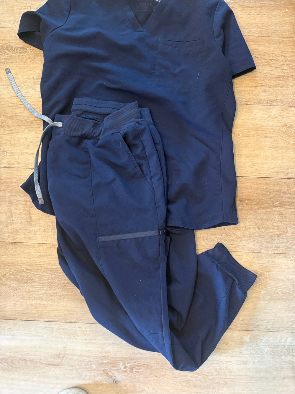 Fabletics scrub set - Picture 2 of 2